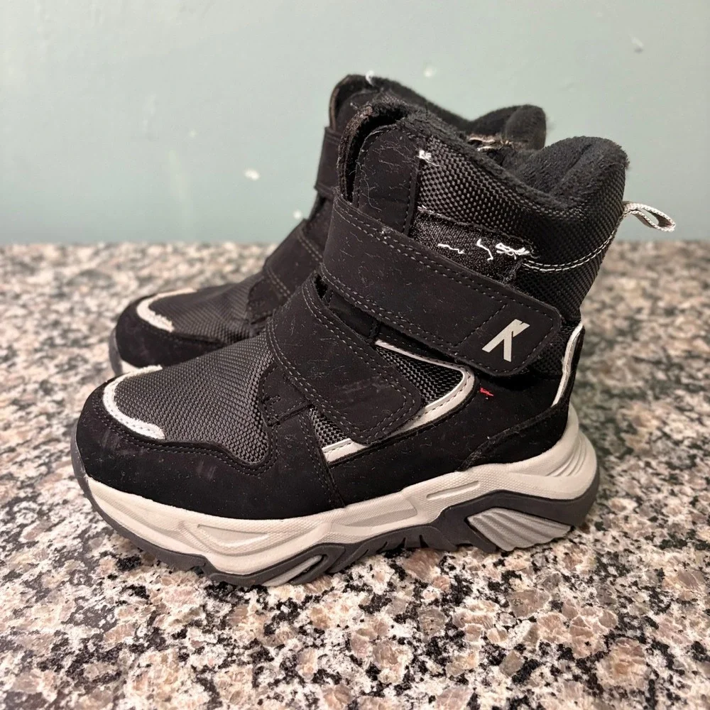 K Boys Black Winter Boots Size 10 Hook Loop Straps Side Zip Cold Weather Snow